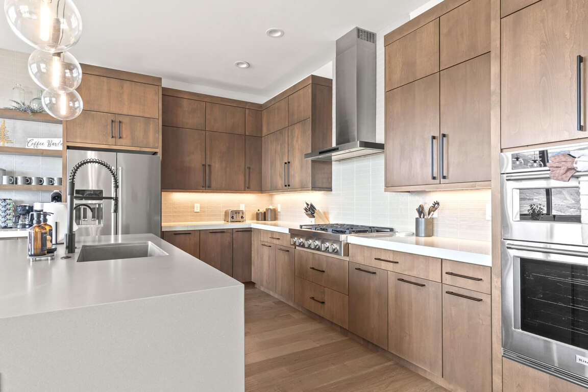 Klaim Retreats 822: Fully Equipped Kitchen with High-End Appliances Klaim Retreats 822: Fully Equipped Kitchen with High-End Appliances