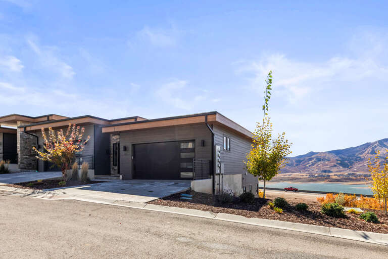Klaim Retreats 822: Lake Views-Garage and Driveway Parking Klaim Retreats 822: Lake Views-Garage and Driveway Parking