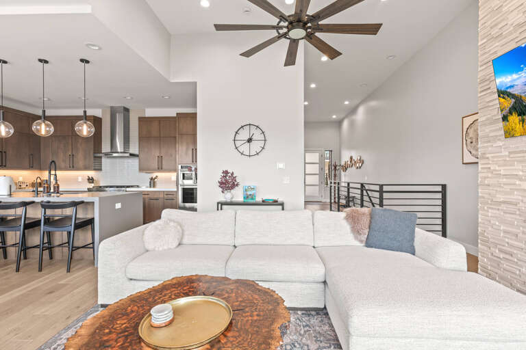 Klaim Retreats 822: Main Living Room - Comfortable Gathering Klaim Retreats 822: Main Living Room - Comfortable Gathering