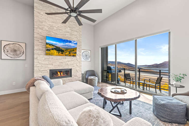 Klaim Retreats 822: Main Living Room with Gas Fireplace, Bright Windows with Views of the Lake and Mountains Klaim Retreats 822: Main Living Room with Gas Fireplace, Bright Windows with Views of the Lake and Mountains