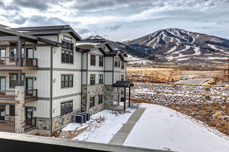 Mayflower Lakeside 1114-303: Sunny top floor outdoor patio with mountain views. Mayflower Lakeside 1114-303: Sunny top floor outdoor patio with mountain views.