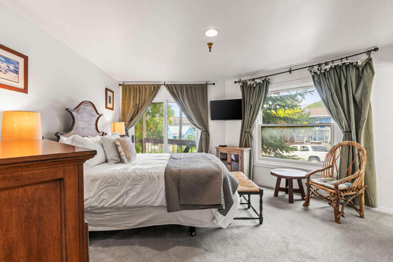 Ski Team 1 - Primary Queen