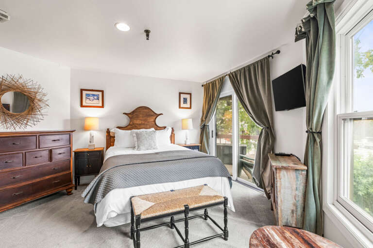 Ski Team 1 - Primary Queen