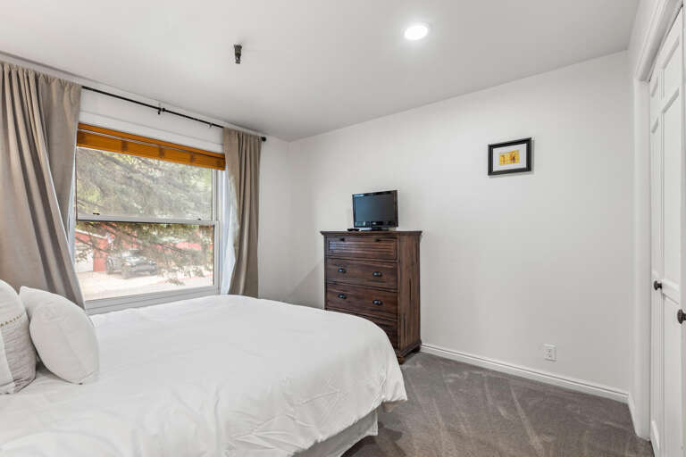 Ski Team 1 - Queen Bedroom
