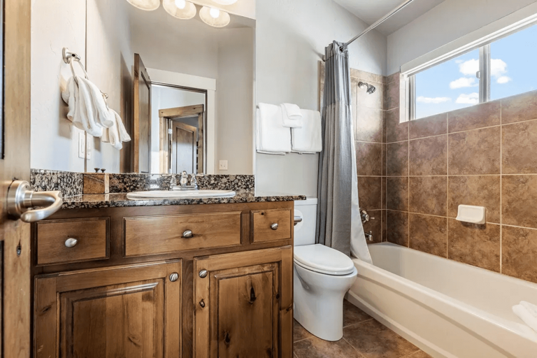 Bear Hollow Village 5598: