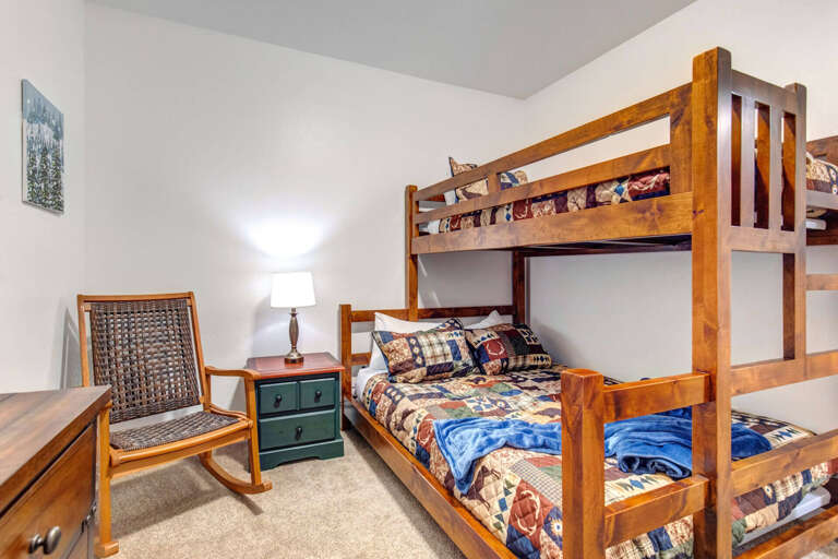 Bear Hollow Lodges 1206: Extra long Twin over Queen bunk bed