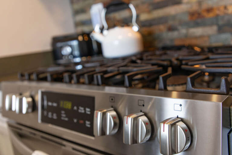 Cook your favorite meals on this sleek stainless steel gas range with professional-grade burners and modern controls.