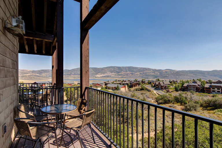 The Mason at Stillwater 3070: Serene oasis for relaxation and enjoying the fresh air.