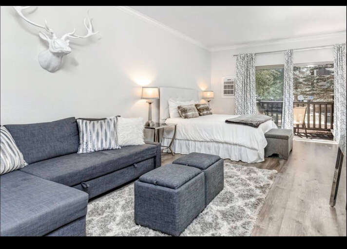 Relax in your stylish studio with plush seating, crisp linens, and peaceful balcony viewsâthe perfect mountain retreat.