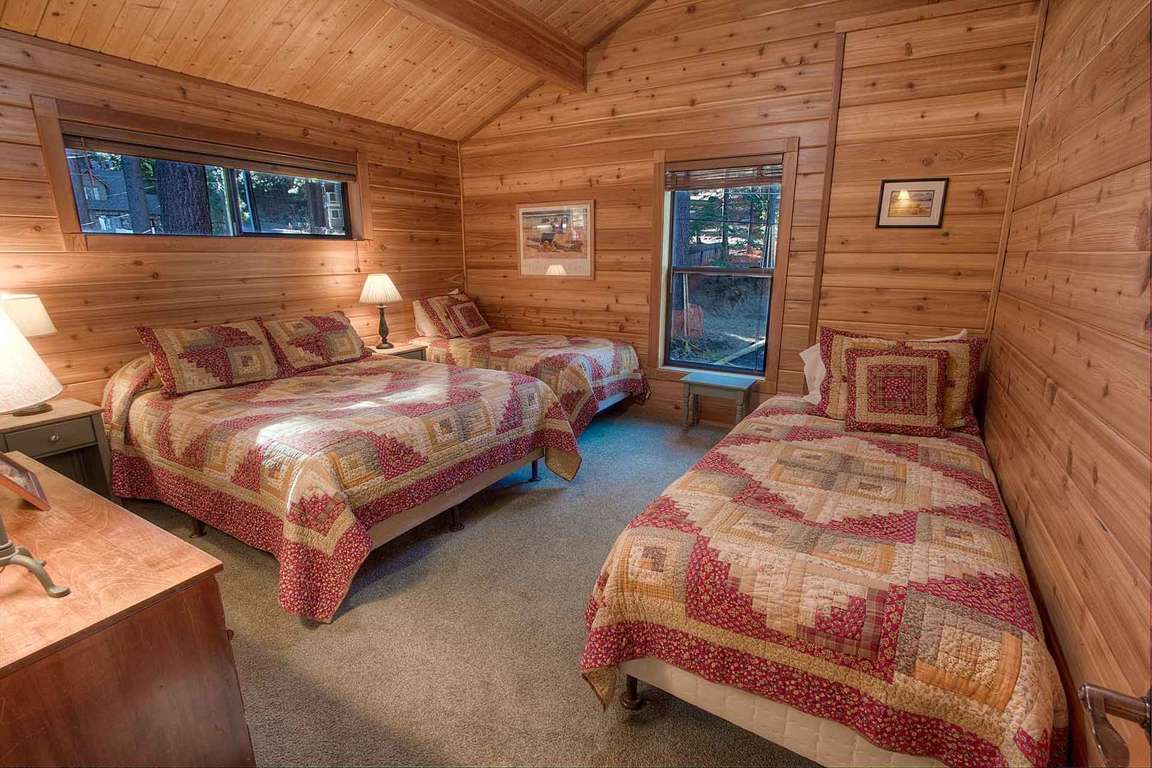 Smokey Joes 5 Bedroom Cabin in Zephyr Cove, NV for Up to 10 Guests