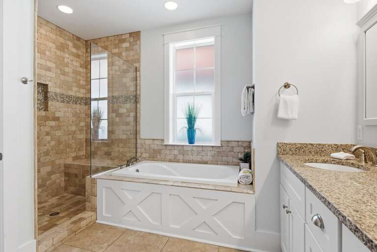 2nd Floor - en suite Bathroom