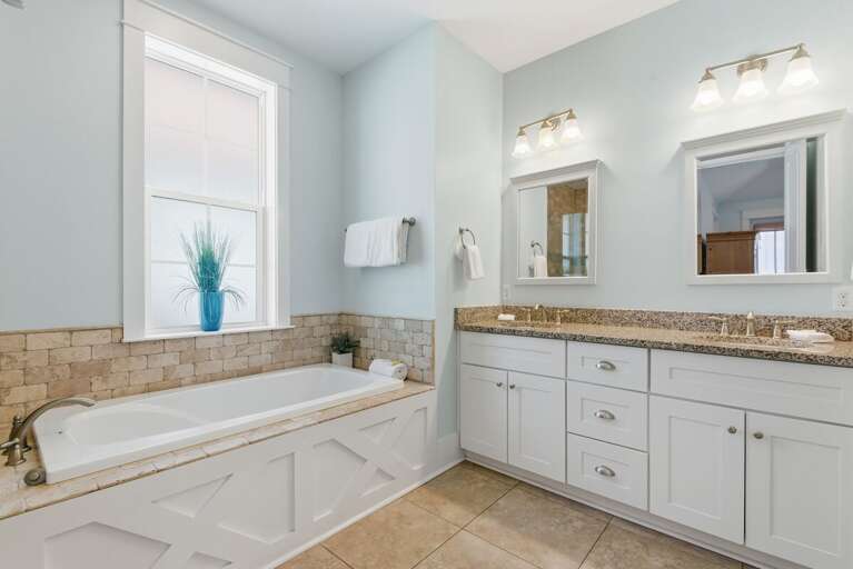 2nd Floor - en suite Bathroom