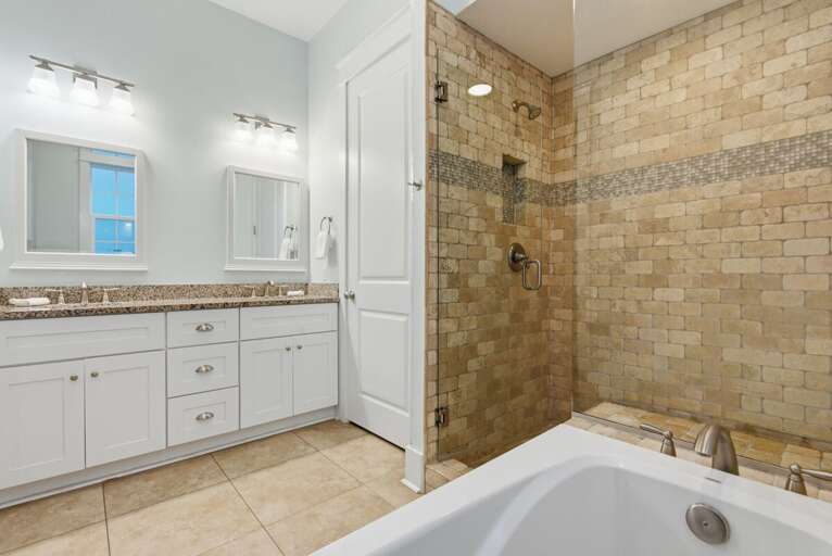 Bathroom for 1st floor king room