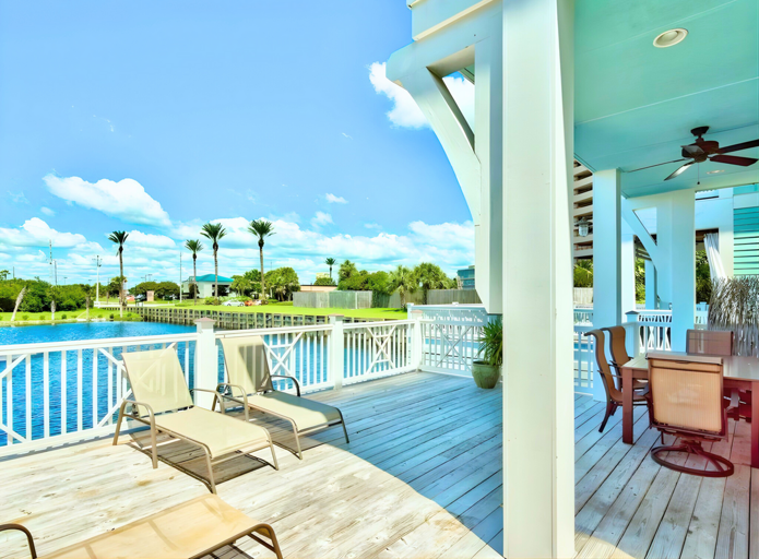 Breezy Deck with Private splash pool