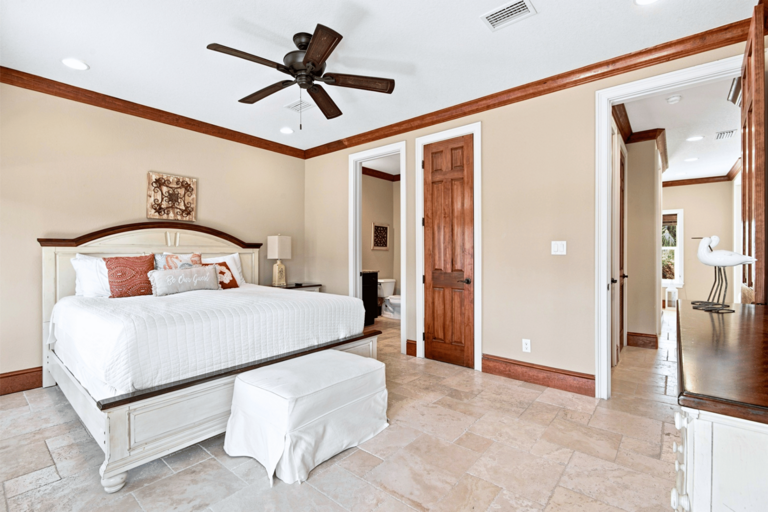 2nd Floor - 🛏️ Private King Master Suite: Stunning Gulf views, en-suite bathroom, garden tub, and private balcony—a perfect retreat