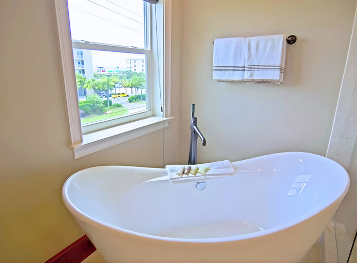 3rd Floor - Enjoy a view of the gulf from your soaking tub!