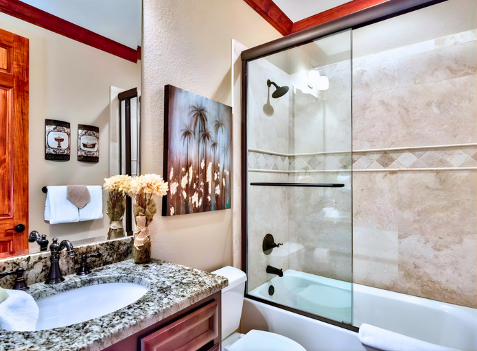 Bathroom for Queen Room