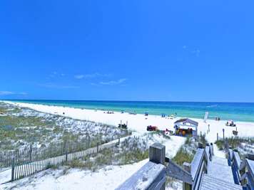 1 minute walk to the beach!