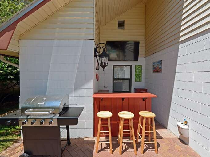 Outdoor Bar & Grill with 55" HDTV