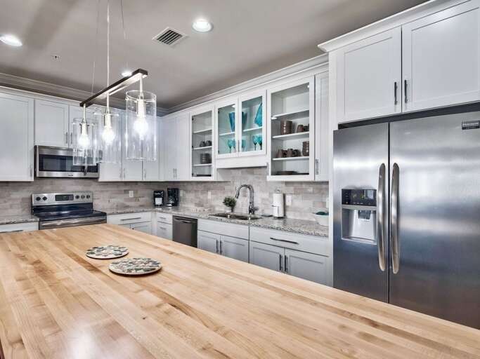 Great size kitchen, ready for family meals! Great size kitchen, ready for family meals!