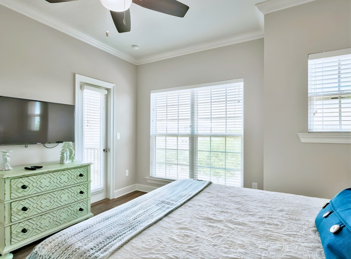 3rd Floor - 🛏️ Queen Suite with en suite bath