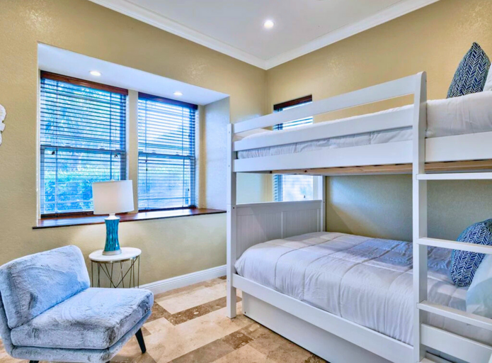 1st Floor - 🛏️ Bunk Room with Full-over-Full bunk + Twin trundle (sleeps 5)