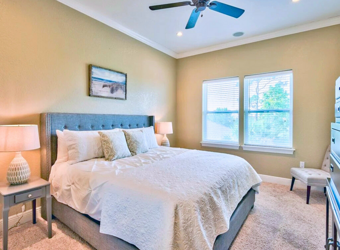 2nd Floor - 🛏️ King Suite (sleeps 2)