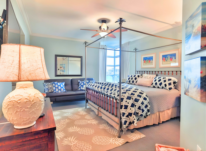 King Master Suite – Includes a futon & garden tub (sleeps 4)