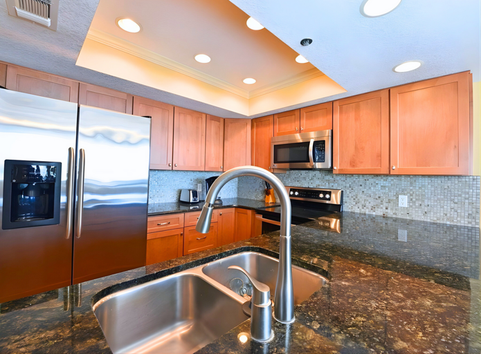 Fully equipped custom Kitchen overlooking the Destin Harbor!