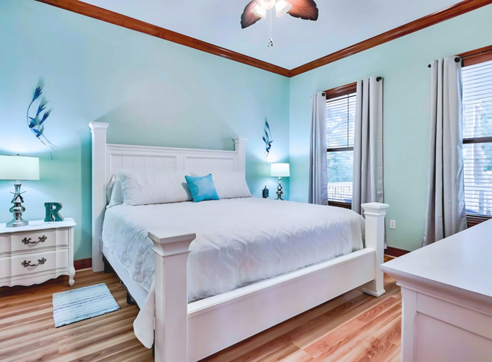 1st Floor - 🛏️ King Bedroom with en-suite bathroom