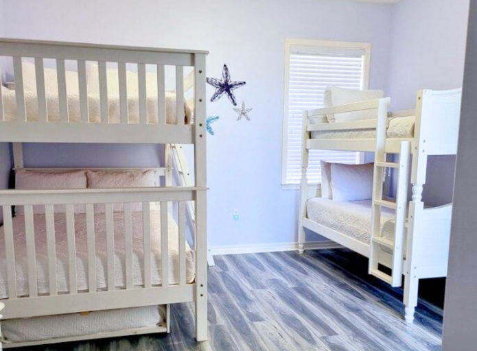 2nd Floor - 🛏️ Bunk Room: Twin-over-Twin with trundle + Full-over-Full with en-suite bath