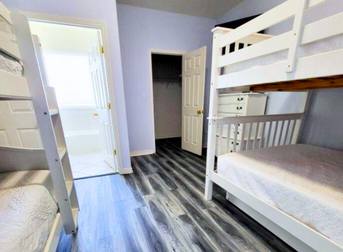 2nd Floor - 🛏️ Bunk Room: Twin-over-Twin with trundle + Full-over-Full with en-suite bath