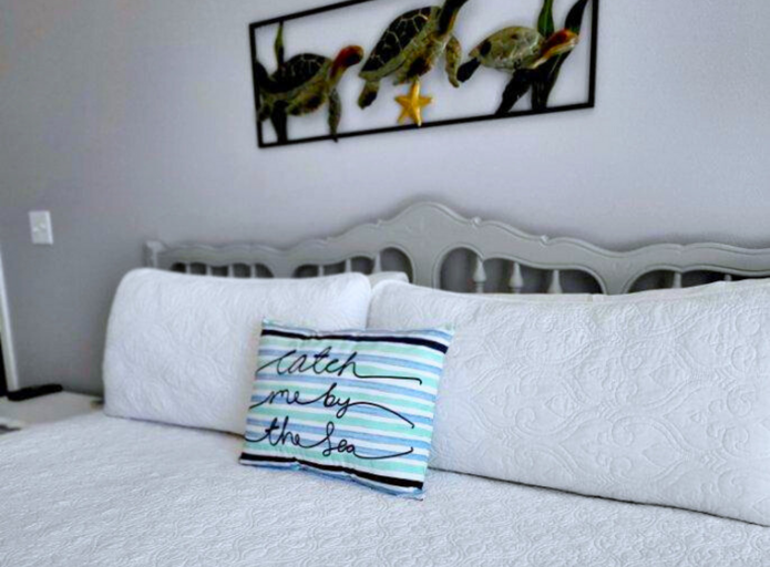 2nd Floor - 🛏️ King Bedroom with private deck access