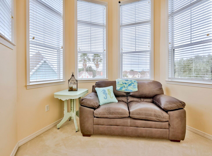 3rd Floor - 📚 Cozy Tower Nook: A serene spot to read or take in coastal views