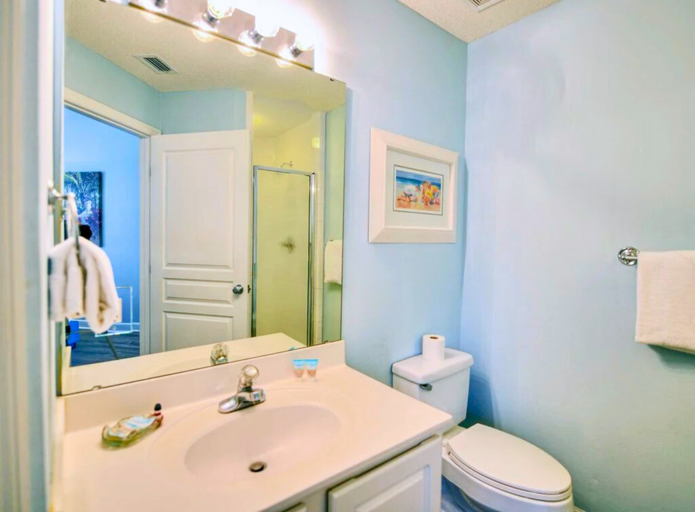 Full Hall Bathroom – With tub