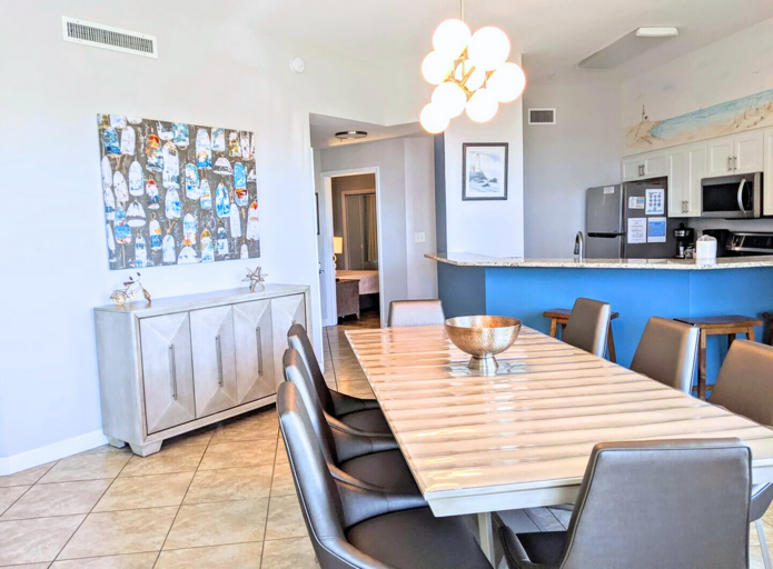 Kitchen & Bar Seating – Fully equipped for meals and snacks