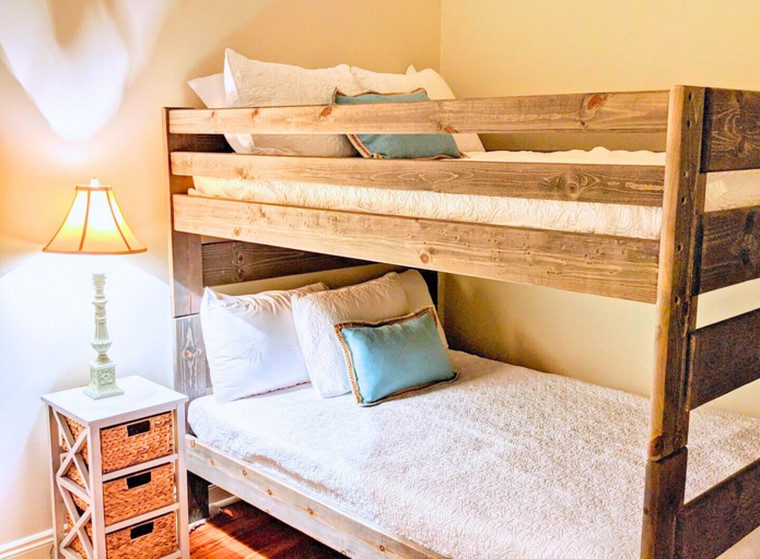 1st Floor - 🛏️ Bunk Room (Full-over-Full)