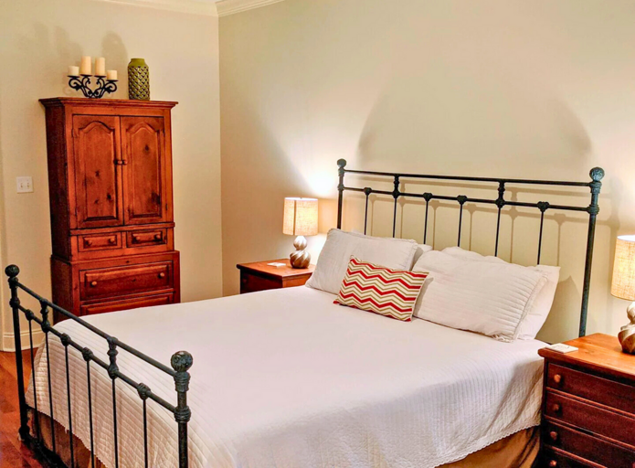 1st Floor - 🛏️ King Bedroom with en suite bath