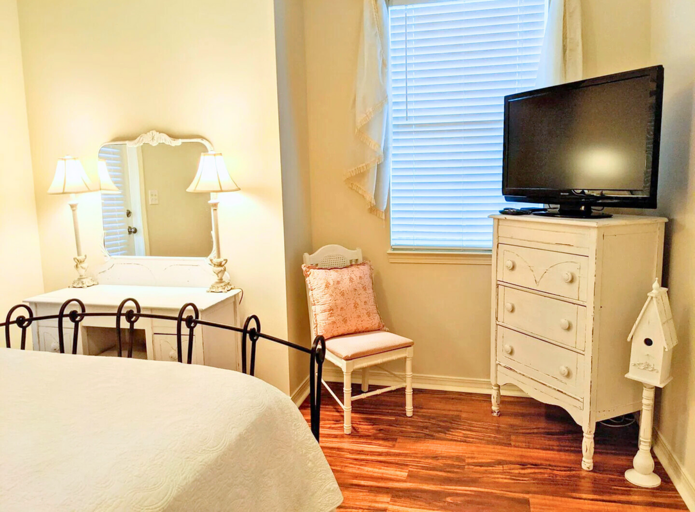 2nd Floor - 🛏️ Queen Bedroom