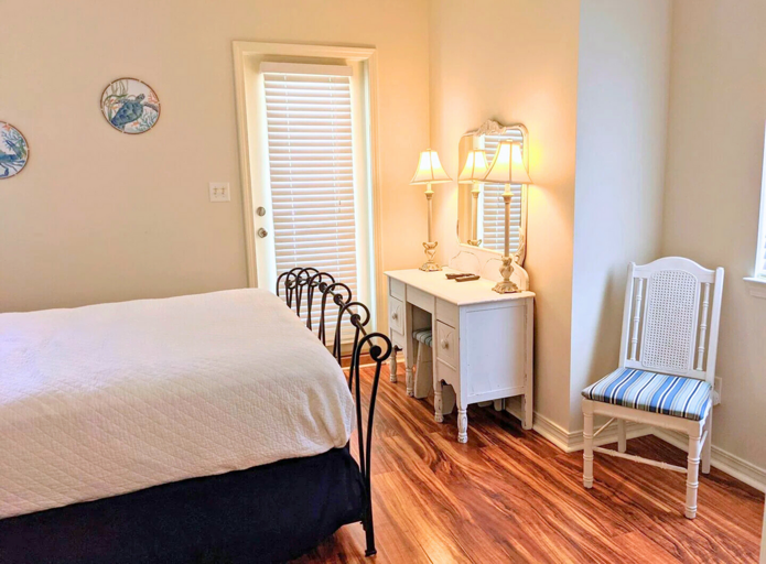 2nd Floor - 🛏️ Queen Bedroom