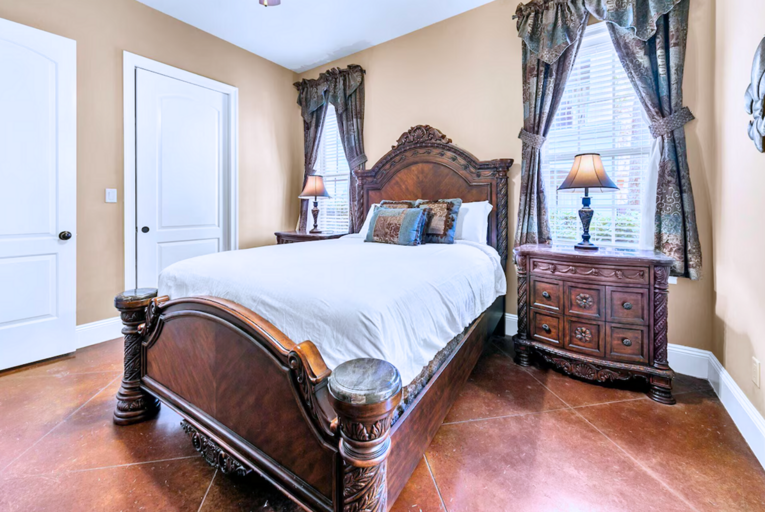 1st Floor - Queen bedroom with Jack & Jill bath