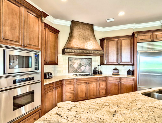 2nd Floor - Gourmet kitchen & Dining