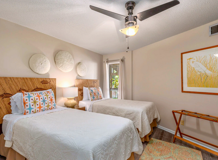 1st Floor - 🛏️Twin XL Bedroom: Two Twin XL beds that convert to a King (sleeps 2).