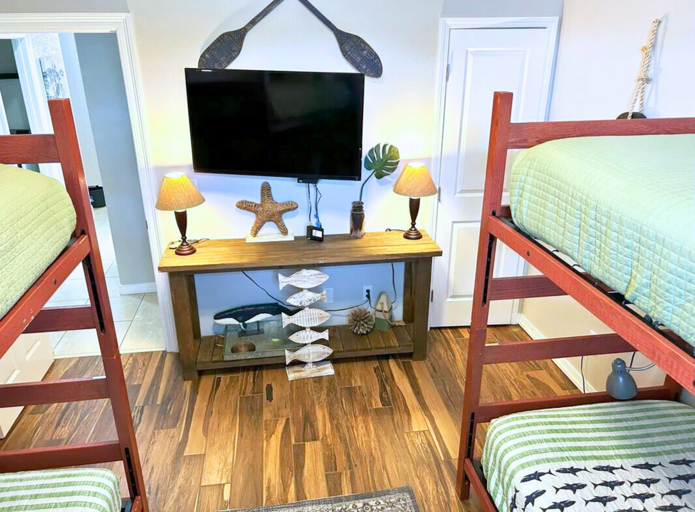 Bunk Room: Two Twin XL bunk beds, perfect for kids or friends (sleeps 4).