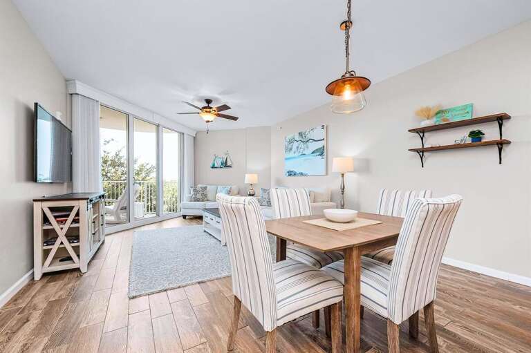 🍽️ Dining Area: Perfect for meals with family and friends