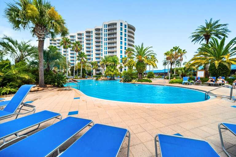 ✔ Lagoon Pool & Year-Round Heated Pool for ultimate relaxation 🏊‍♂️