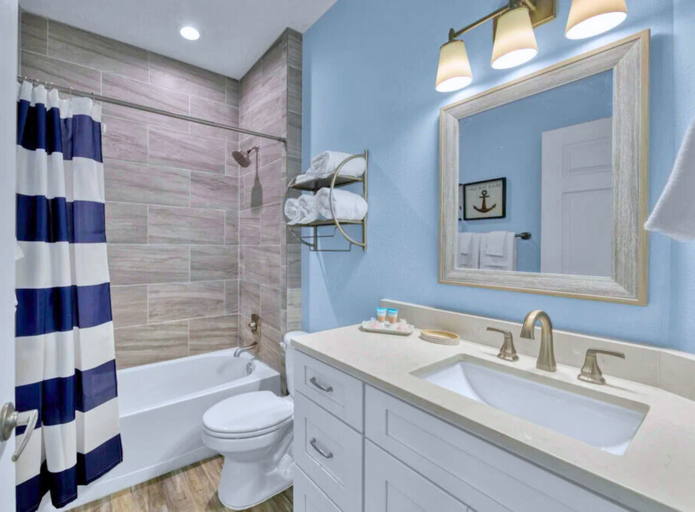 1st Floor - 🛏️ King Suite – En suite bathroom