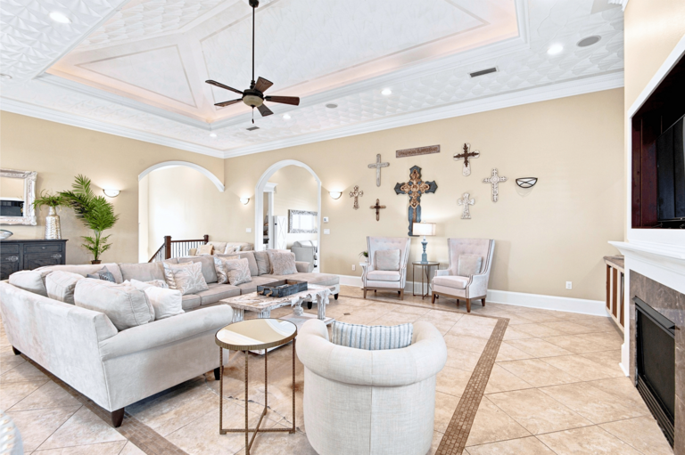 2nd Floor - Spacious Living Room