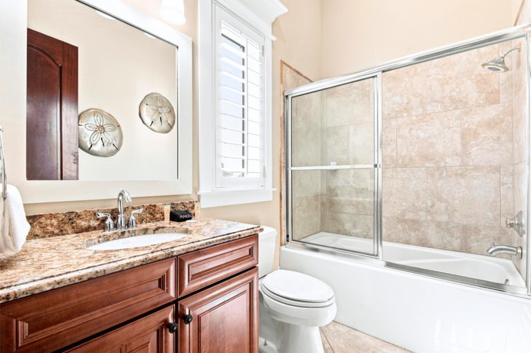 Private en-suite bathroom