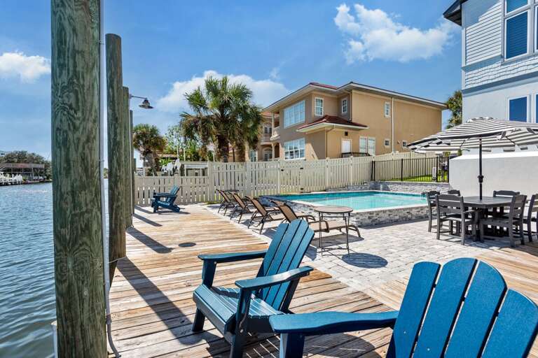 Private Pool Overlooking canal can be Heated